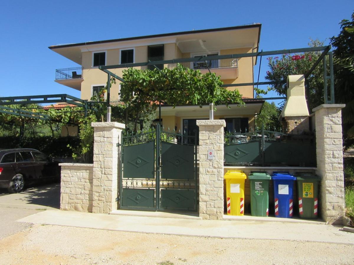 Villa Ema Rovigno Esterno foto